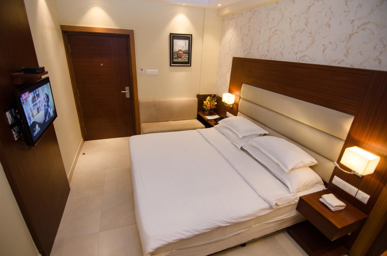 Aura Hotel Kalkutta Exterior foto