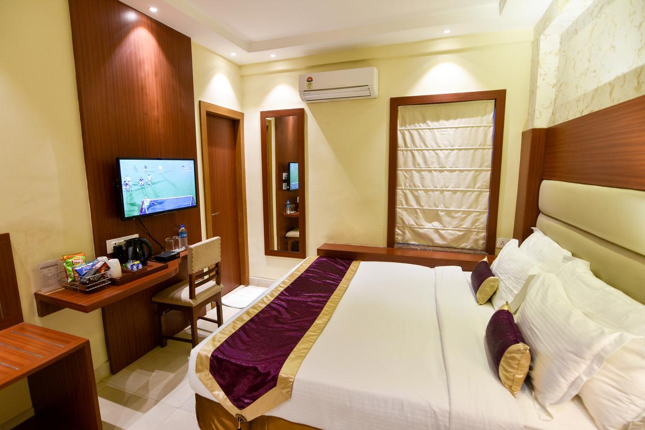 Aura Hotel Kalkutta Exterior foto