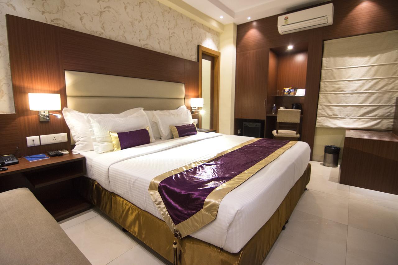 Aura Hotel Kalkutta Exterior foto