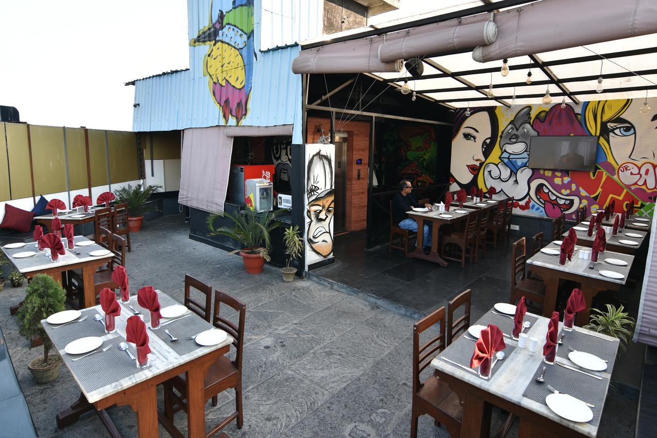 Aura Hotel Kalkutta Exterior foto